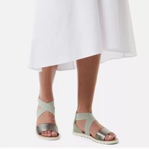 Sorel Ella flat sandals in silver leather size 9 stretchy ankle strap